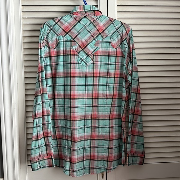 Size XL Wrangler Button Down - Picture 3 of 4